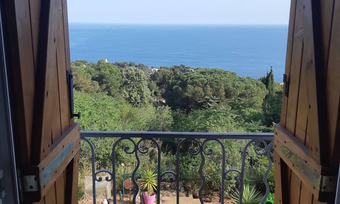 Sete Apartment | Top of villa, terraces, swimming pool at Mont St Clair, pétanque court with sea view