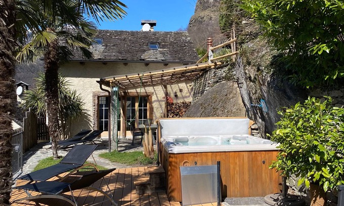 Acquarossa House | Top rustico with heated outdoor whirlpool and sauna