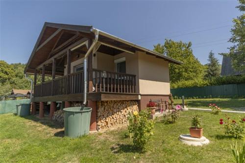 Salgotarjan House | Tornácos Vendégház