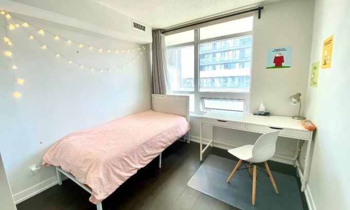 Cabbagetown Apartment | Toronto Downtown One Private Room in a 2B2B Condo Apartment For Female only