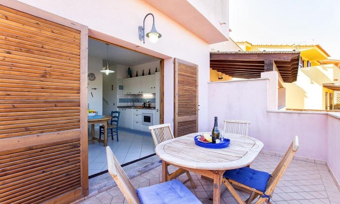 Torre dei Corsari Apartment | Torre dei Corsari vista mare con terrazza spiaggia sotto casa per 5 persone
