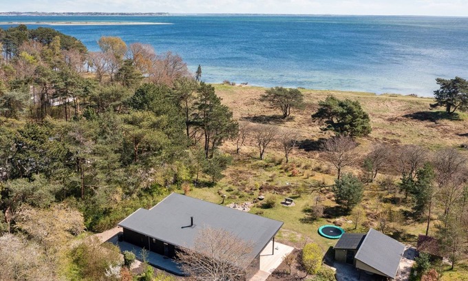Rrvig House | "Toska" - 100m to the fjord by Interhome