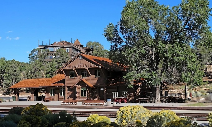 Williams House | Tour Around Williams! 4 Relaxing Units Near Goldie’s Route 66 Diner, Breakfast!