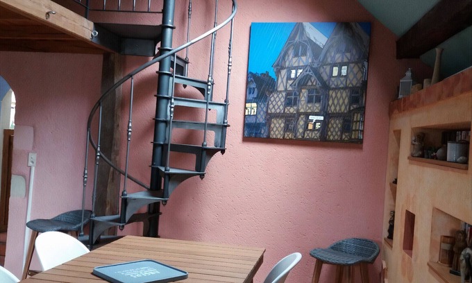 Downtown Angers House | Tour d'Adam: hypercentre atypical accommodation, lots of charm