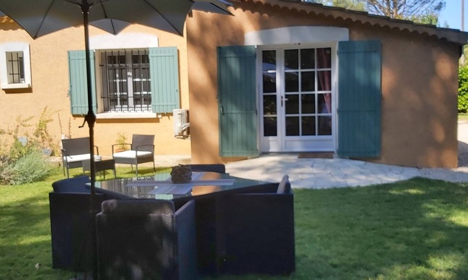 Uzes Apartment | TOURIST FURNITURE NEAR THE HARIBO BONBON MUSEUM