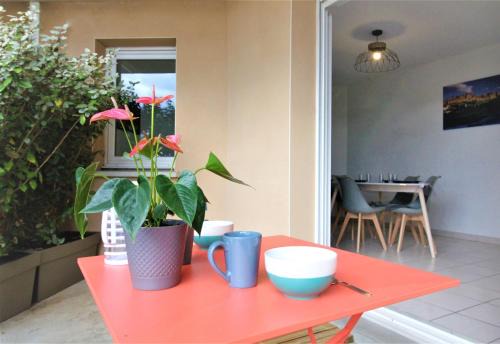 Carcassonne Apartment | Tout confort ! Calme, Climatisation, Parking gratuit, Grande Terrasse, Ascenseur, Wifi
