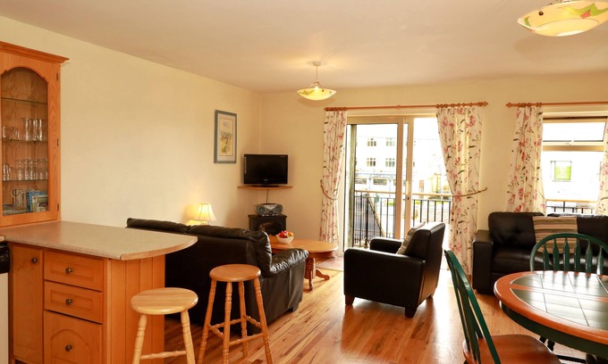 Galway House | Town House situated in the seaside village Salthill.n