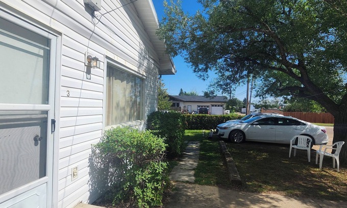 Hanna Apartment | Town-in-Country Suite in Hanna