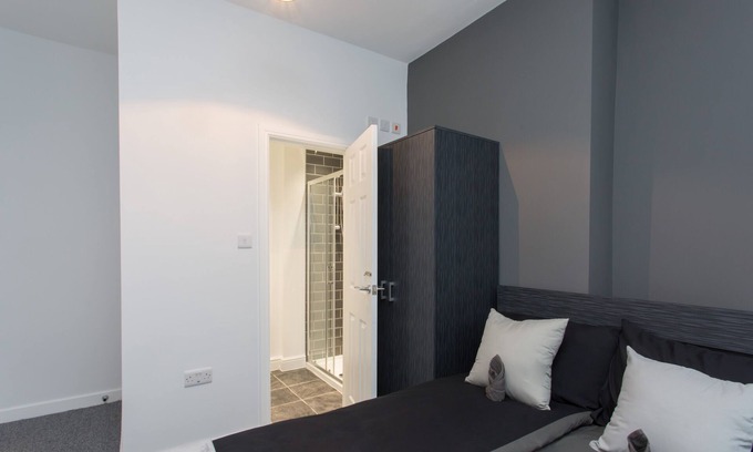 Crewe House | Townhouse @ 101 Catherine Street Crewe - Single Ensuite