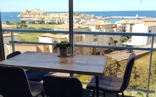 L'Ile-Rousse Apartment | Très Beau Duplex vue panoramique Mer, Proche Plage