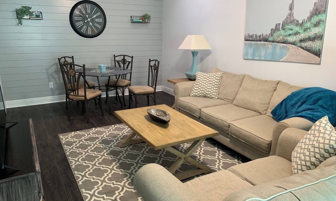 Northeast Pensacola House | Tradewinds Pensacola 1 bedroom northeast cottage