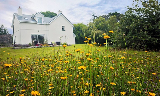 Inverin House | Traditional cosy retreat in the heart of Connemara