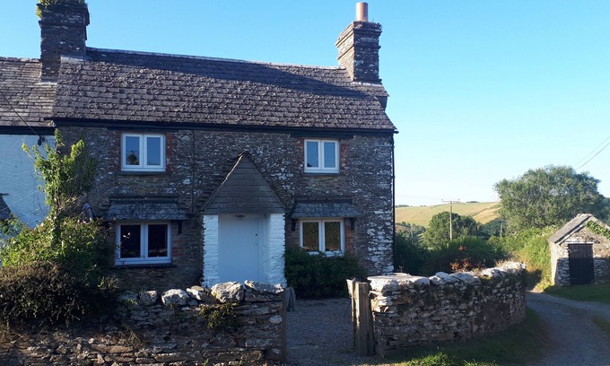 Looe Cottage | Traditional Country Cottage