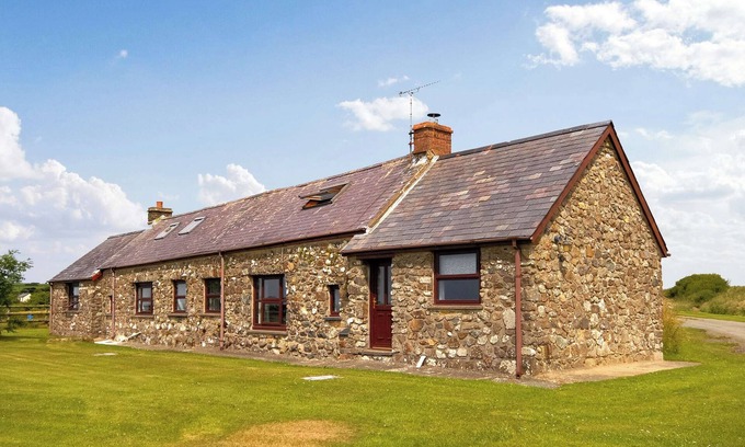 Haverfordwest Cottage | Traditional farm cottage set in the rolling countryside of Pembrokeshire.