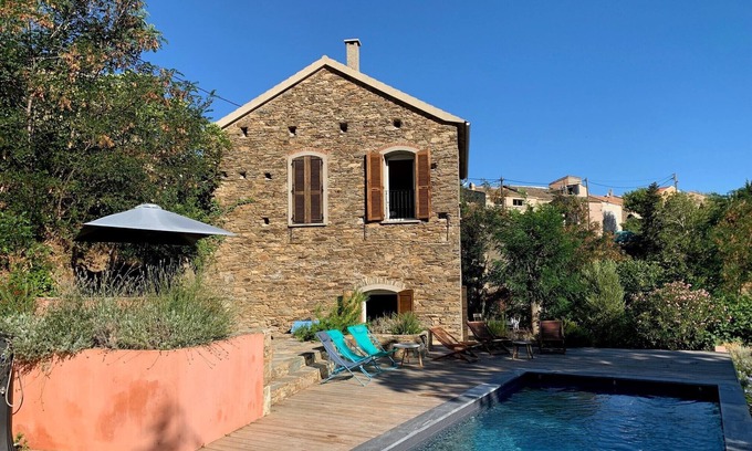 Poggio-dʼOletta House | Traditional house between sea and mountain