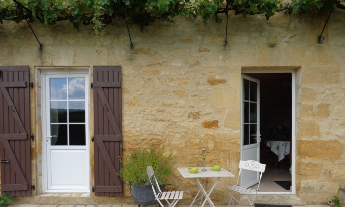 Castels et Bezenac Cottage | Traditional house of the Perigord Noir, Dordogne valley, large park