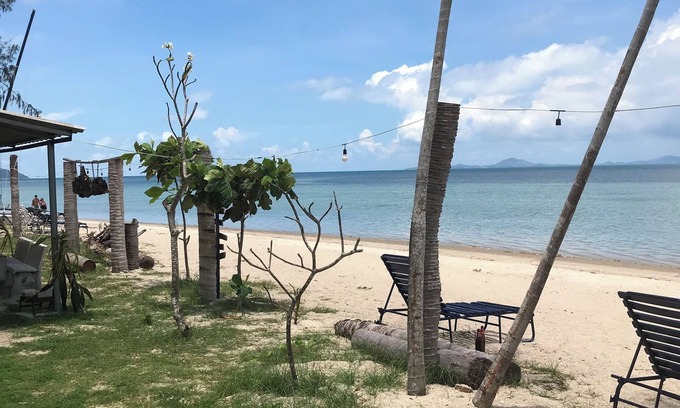 Ko Pha-ngan House | Traditional Hut on the beach, beside the tropical jungle of Koh Phangan /AC/WIFI