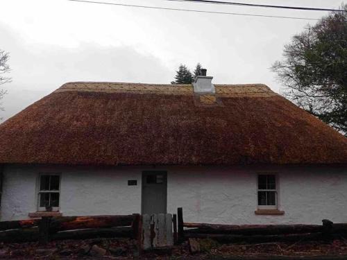 Enniskillen House | Traditional Irish Thatched Cottage