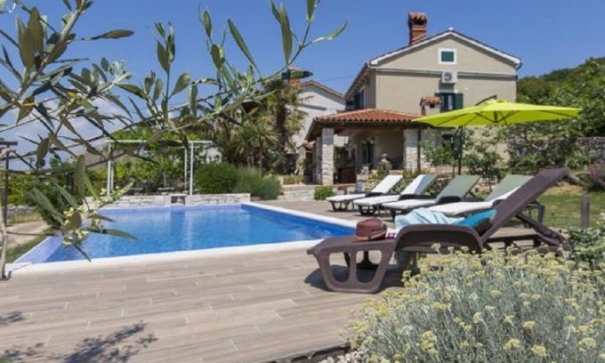 Viskovici House | Traditional Istrian house with a nice garden, pool and sea view