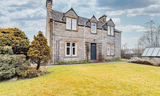Dufftown House | Traditional Scottish family home comprising 4 large bedrooms
