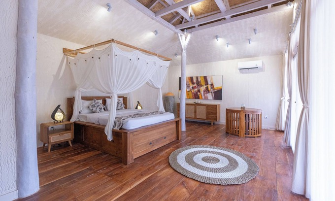 East Sumba House | Traditional style Bungalow with modern amenities, only 10km from Walakiri Beach!