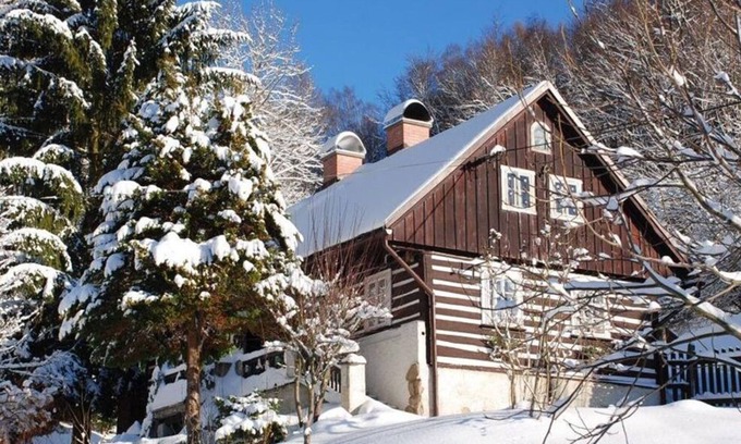 Svoboda nad Upou Cottage | Traditional wooden cottage - mountains, skiing, hiking.