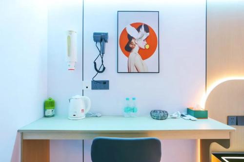 District 10 Apartment | Tranh Đông Hồ