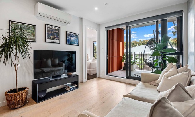 Point Chevalier Apartment | Tranquil 2 Bd Apt with AC, WIFI, & 10 min from CBD