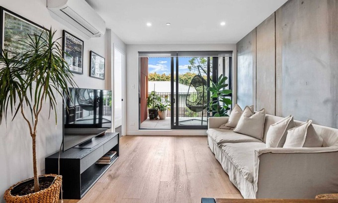 Point Chevalier Apartment | Tranquil 2 Bd Apt with AC, WIFI, & 10 min from CBD