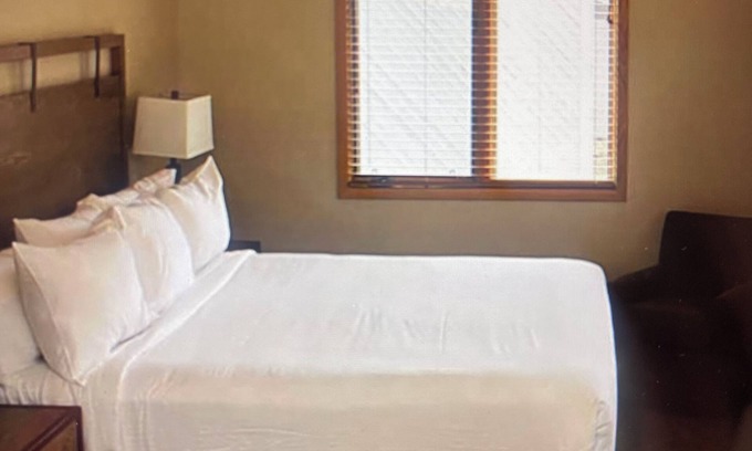 Baldy Mountain Apartment | Tranquil 3-bedroom apartment in Breckenridge Week 50. 12/12/25-12/19/25.