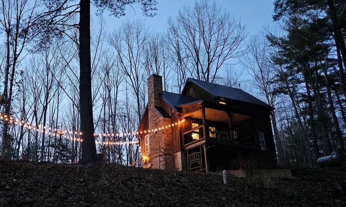 Clifford Cabin | Tranquil 3BR cabin in Monroe by the Blue Ridge Parkway - Rest, Restore, Explore!
