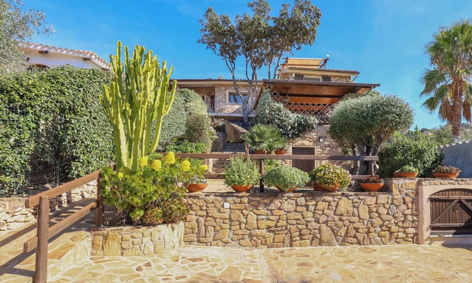 Tiriddo Apartment | Tranquil Apartment "Leccio" on the Beach with Terrace, Garden & Wi-Fi