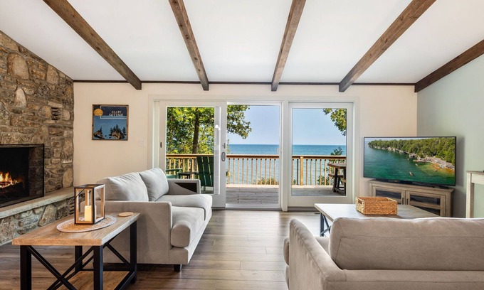 Jacksonport House | Tranquil Cliff Cottage - Northern Door County