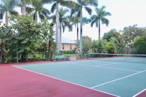 South Sarasota Villa | Tranquil Court Oasis