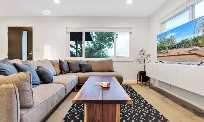 Joshua Tree House | Tranquil Desert Escape: 10 Min walk to JT Village!