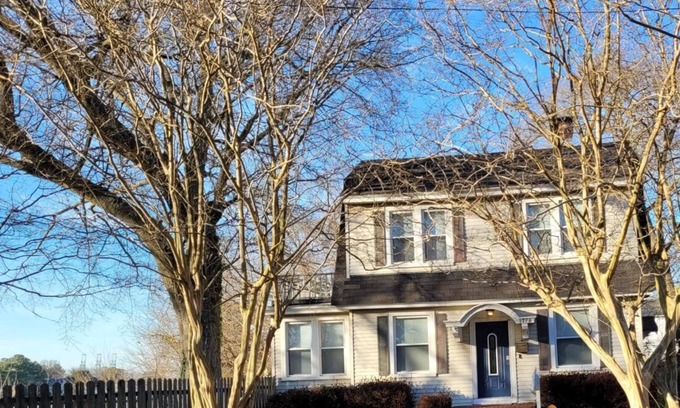 Portsmouth Apartment | Tranquil, Fenced Retreat on River