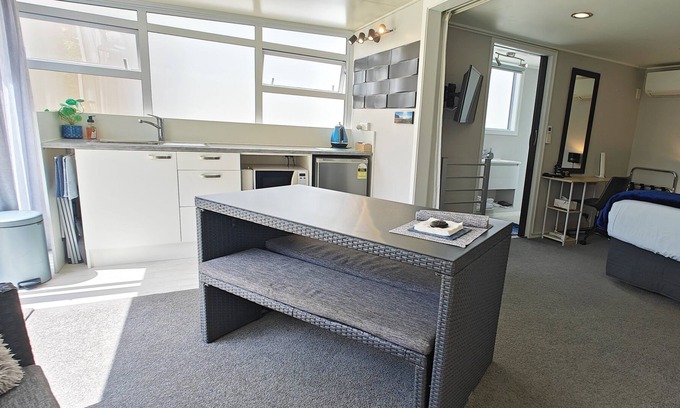 Tauranga House | Tranquil Gardenview Studio