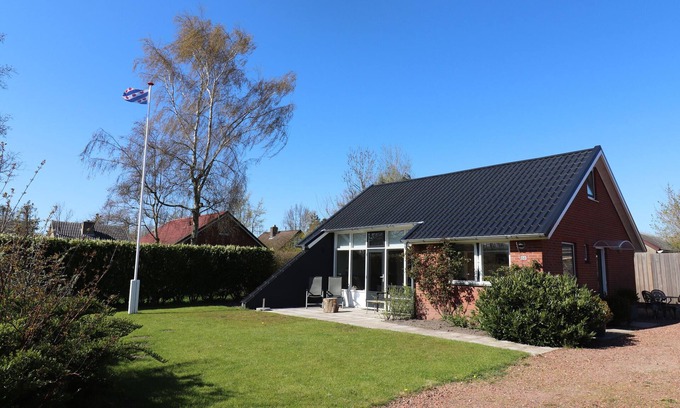 Lauwersoog House | Tranquil Holiday Home in Lauwersoog with Terrace