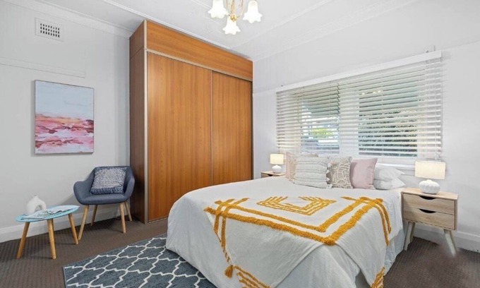 Bexley North House | 'Tranquil Home: City, Beach, Airport'