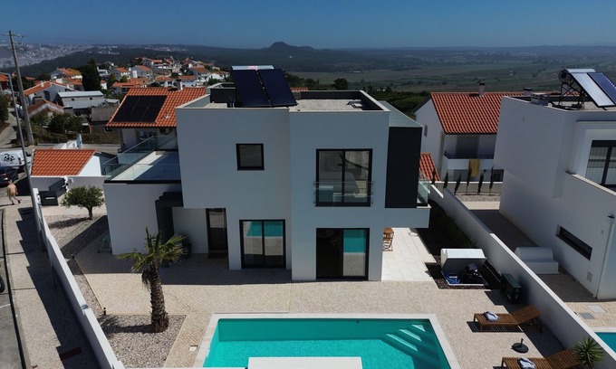 Famalicao House | Tranquil House . Enjoy It!