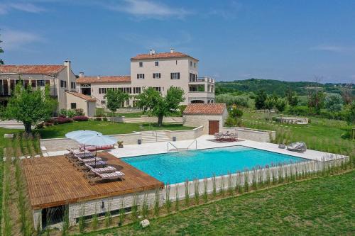Krasica Villa | Tranquil Istria Estate Palazio Clai Winery 8 Bedrooms Spa & Heated Pool Groznjan