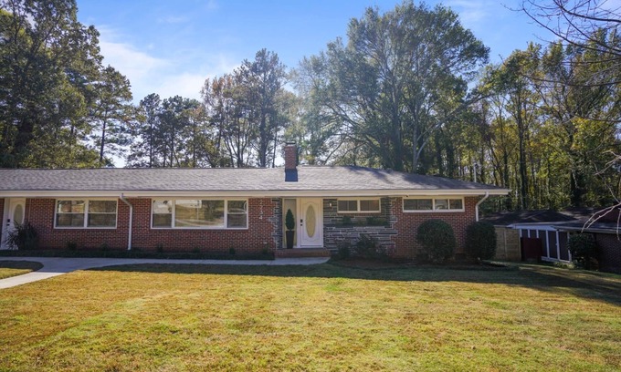 East Side Apartment | Tranquil Nest | 30 Days+ | Unwind in Comfort