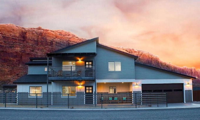 Moab South Valley House | Tranquil Setting, Mountain Views & Trailer Parking