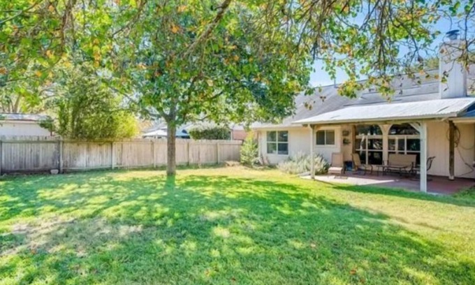 Springbrook House | Tranquil, Spacious Retreat - close to Austin and Round Rock!