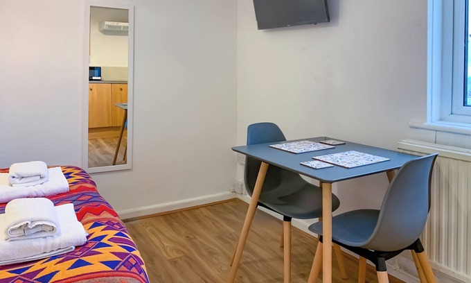 Glastonbury Apartment | Tranquil Studio Retreat in Glastonbury