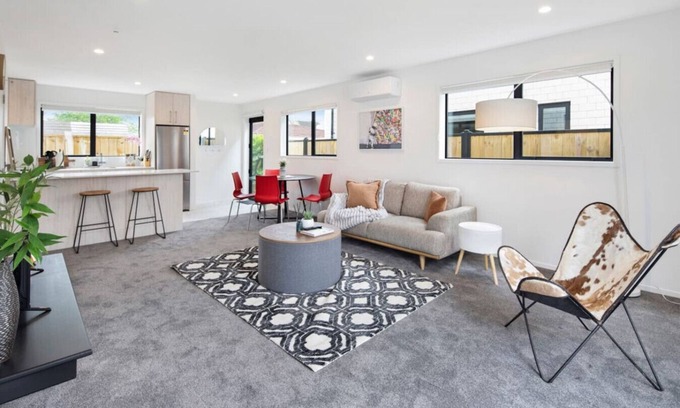 Trentham House | Tranquil Trentham Escape