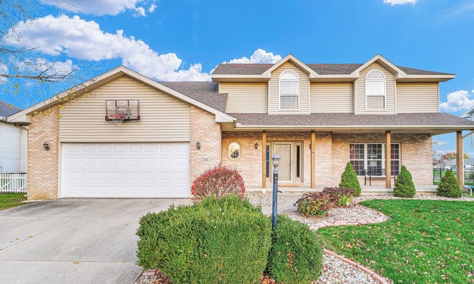 Mahomet House | Tranquil Waterside Getaway