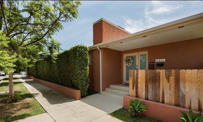 Melrose Villa | Tranquility in Prime Location