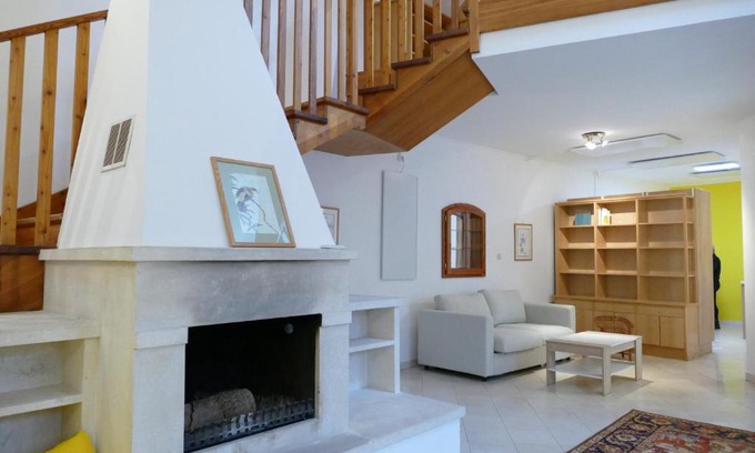 Hietzing Apartment | Traumhafte Maisonnette mit Kamin