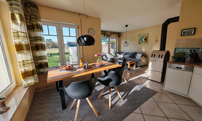 Ostseebad Prerow House | Traumhaftes Ferienhaus: 85 qm mit Sauna, Kaminofen und Terrasse